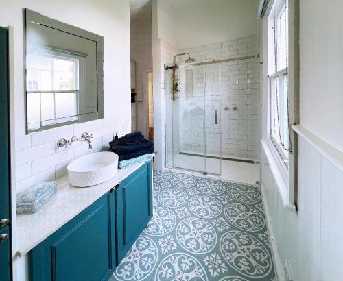 a bathroom with a sink and a shower at CERULEAN HOUSE - Iconic Renovated Period Home - Close to Everything in Bendigo