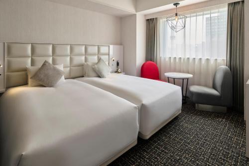 Postel nebo postele na pokoji v ubytování Cross Hotel Sapporo