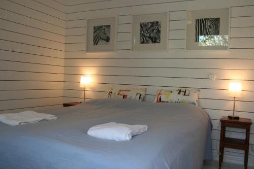 a bedroom with a bed with two towels on it at Köpmans in Nauvo