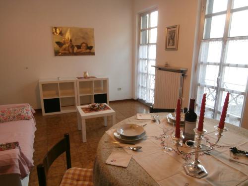 a dining room with a table with red candles on it at Casa sullo Sperone in Varenna