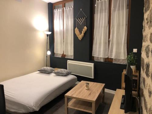 Studio lumineux au 1er étage