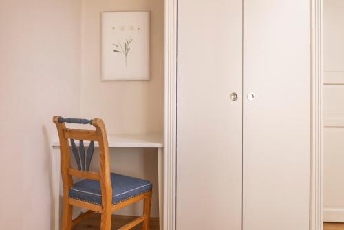 a chair sitting next to a desk in a room at Boutiquehotel Amadeus in Salzburg