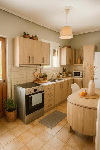 Sunny Escape in Alimos, close to the beach