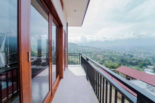 Gallery image of PANORAMA SANAD RESORT Room The Eight in Cisarua