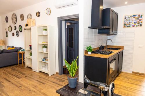 a kitchen with a stove and a living room at Casa Vacanza Via Roma in Iseo