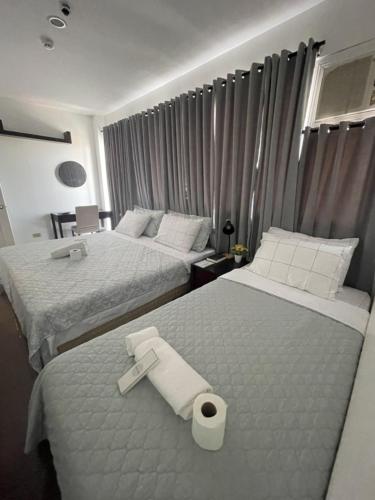 Una cama o camas en una habitación de Miran Hotel