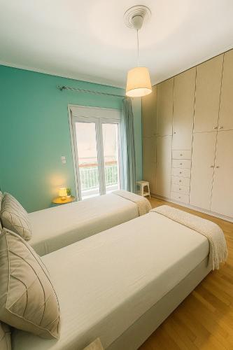 Sunny Escape in Alimos, close to the beach