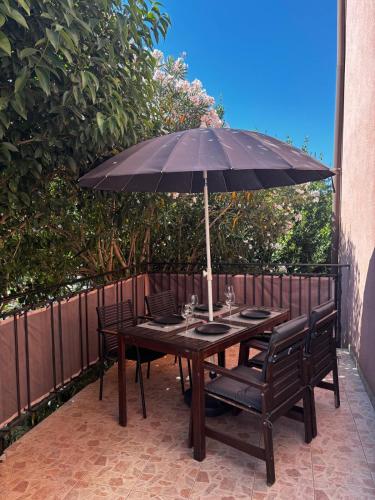 Apartment Olive Green