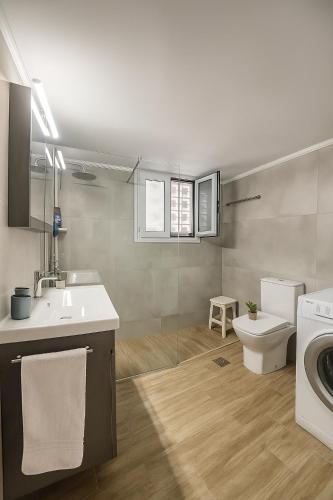 Sunny Escape in Alimos, close to the beach