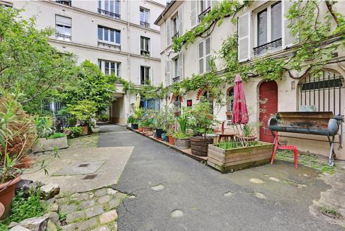 Photo de la galerie de l'établissement Large, bright apartment, à Paris