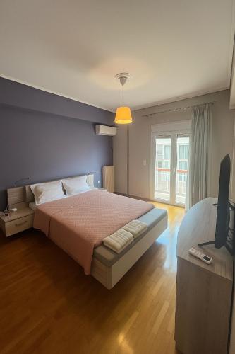 Sunny Escape in Alimos, close to the beach
