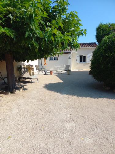 Φωτογραφία από το άλμπουμ του Bienvenue en Provence σε Monteux