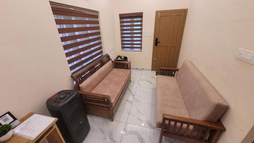 Posezení v ubytování Newcastle Holiday Resorts 5 BHK Entire Villa with Mountain view