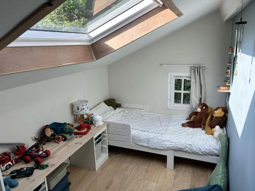 a bedroom with a bed and a desk and a window at Maison familiale entre océan, golf & forêt in Anglet