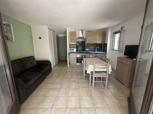 Appartement - piscine collective - terrasse - place de parking