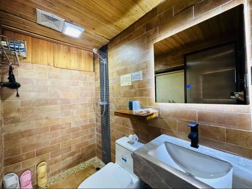 Un baño de Lewo Guest House