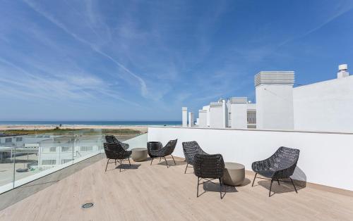 Salitre Luxury Apartment with 2 Rooms & 2 Bathrooms, Oceanfront with Pool, Private Terrace, Private Parking & Free WIFI