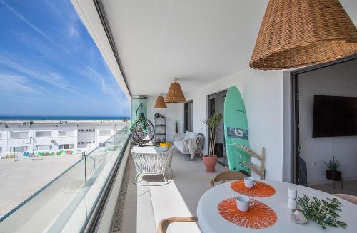 Salitre Luxury Apartment with 2 Rooms & 2 Bathrooms, Oceanfront with Pool, Private Terrace, Private Parking & Free WIFI