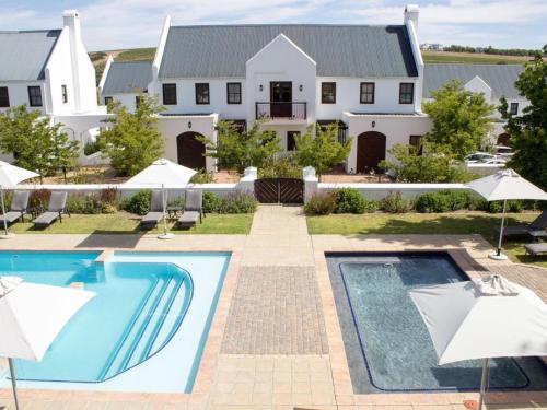 Πισίνα στο ή κοντά στο Winelands Golf Lodges 15