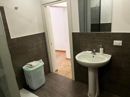 a bathroom with a sink and a mirror at Maiolica in Trapani