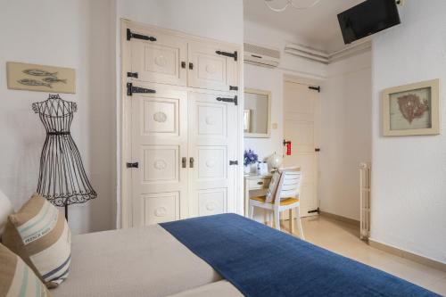 a bedroom with a bed and a desk in it at La Goleta in Llança