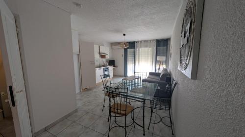 Photo de la galerie de l'établissement Grand et joli studio - Miami 31, à Canet