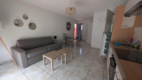 Photo de la galerie de l'établissement Grand et joli studio - Miami 31, à Canet