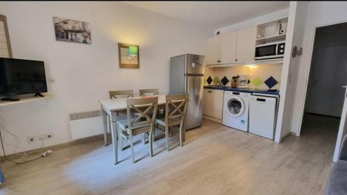 Photo de la galerie de l'établissement Chez K&D Studio 4, terrasse et piscine, à Saint-Raphaël