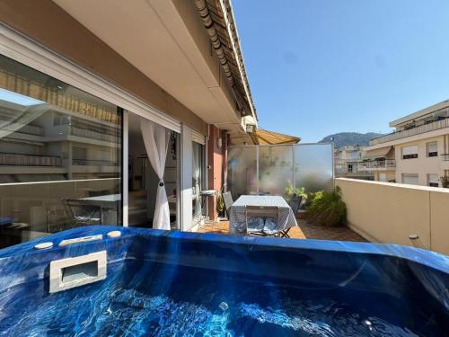 SIENA - Appartement 6 personnes avec Terrasse et Jacuzzi plein cœur centre-ville quartier du Port de Nice