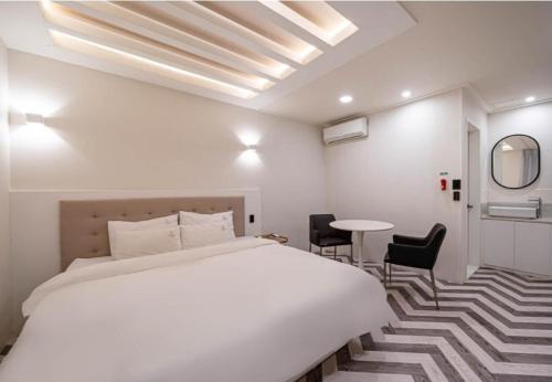 Letto o letti in una camera di Yangsan Cadeo Hotel