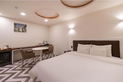 Letto o letti in una camera di Yangsan Cadeo Hotel