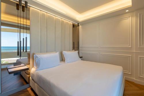 a bedroom with a bed with a view of the ocean at Park Hotel Cattolica & Restaurant in Cattolica