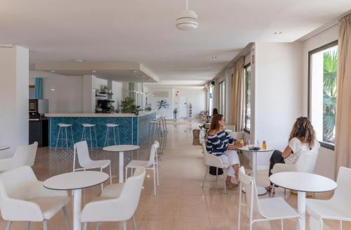 Gallery image of Bay Hotel in Roses