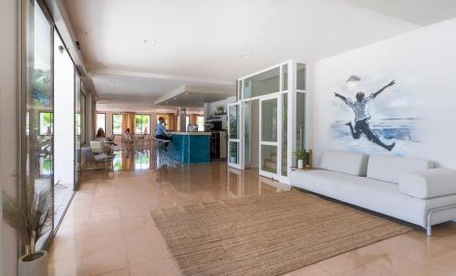 Gallery image of Bay Hotel in Roses