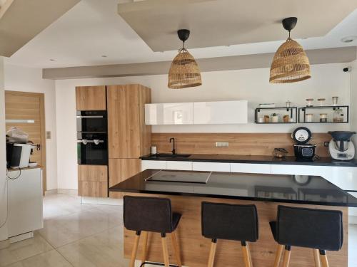 Photo de la galerie de l'établissement KO - Charmante maison avec piscine, à Morières-lès-Avignon