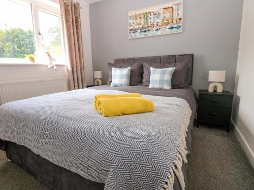 Ένα ή περισσότερα κρεβάτια σε δωμάτιο στο South Beach Coastal Cottage 