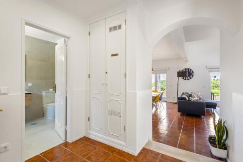 a living room with white walls and a hallway at Pool-Golf-Ocean resort home in Praia Del Rey in Amoreira