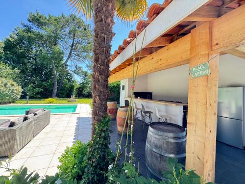 Photo de la galerie de l'établissement Belle maison avec jacuzzi et piscine chauffé, à Eysines