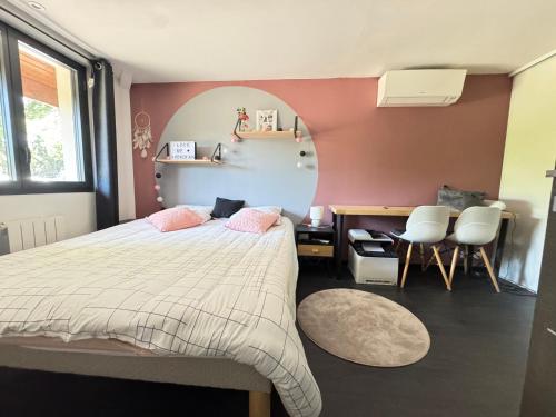 Photo de la galerie de l'établissement Belle maison avec jacuzzi et piscine chauffé, à Eysines