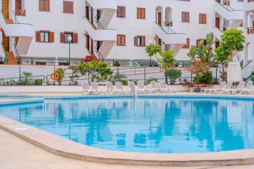 Victoria Court 2 Sunset Pool