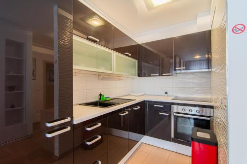 Flexible SelfCheckIns 97 - Zagreb - Garden - Parking- Loggia - 2 Bedrooms