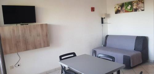 coquet appartement 1 chambre avec parking bord de plage