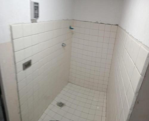 a white tiled shower in a white bathroom at Depto Zona UV Los Lagos Isleta 101 in Xalapa