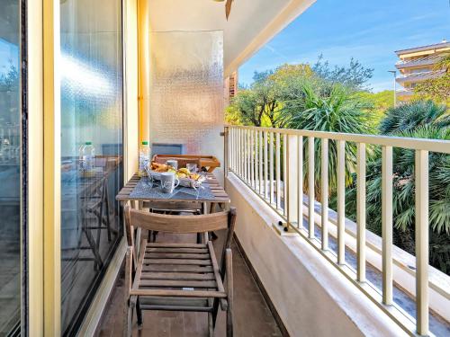 Studio rénové à 100 mètres de la plage