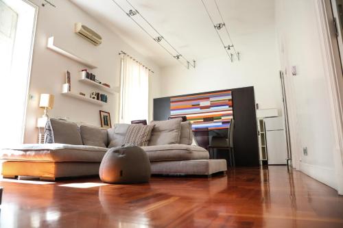 Elegant Apartment at Chiaia by Wonderful Italy