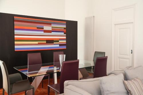 Elegant Apartment at Chiaia by Wonderful Italy