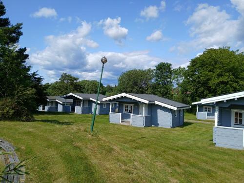 a row of blue houses in a field at Høk Kro & Motell AS in Sarpsborg