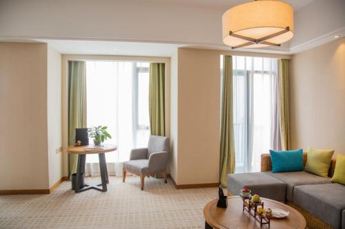 Posezení v ubytování InterContinental Sancha Lake by IHG