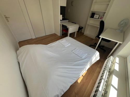 Photo de la galerie de l'établissement Charmant studio au pied de la Cathédrale de Poitiers, à Poitiers