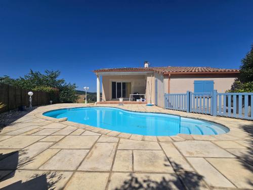 Belle villa 6 personnes - Piscine et parking privés - Terrasse - 3 chambres doubles